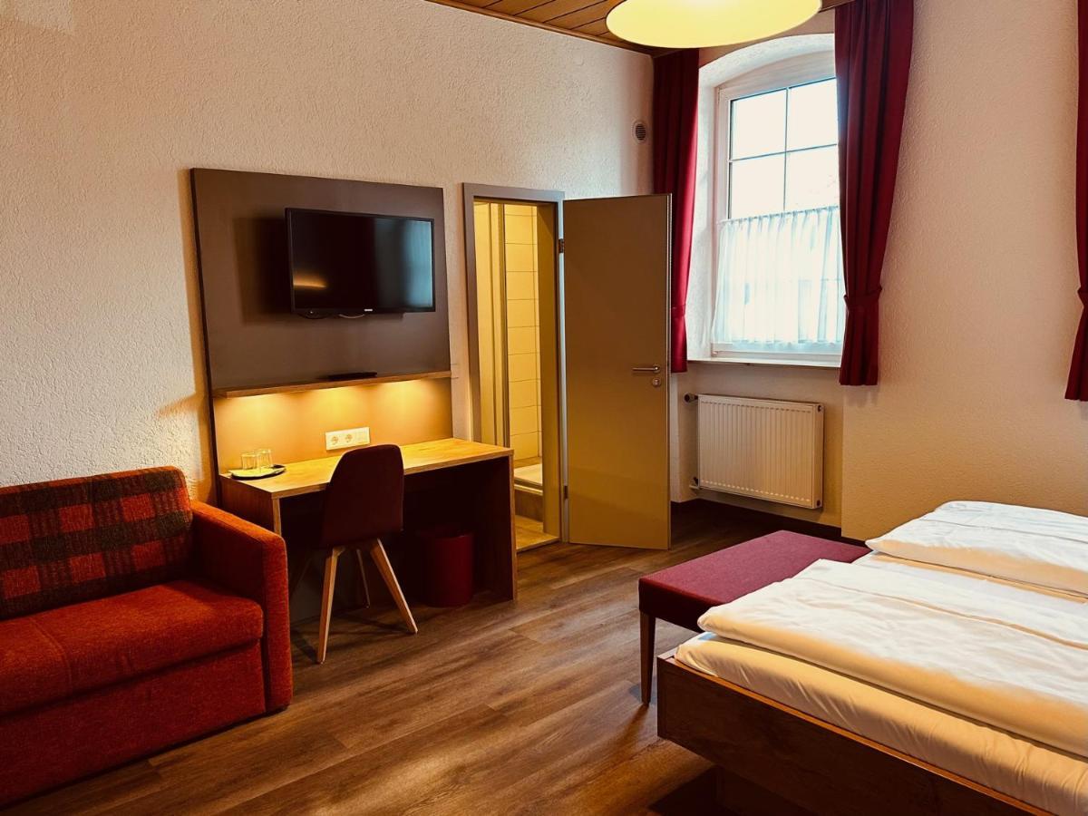 Hotel Und Wirtshaus Loewen 里拉辛根-沃布林根 外观 照片