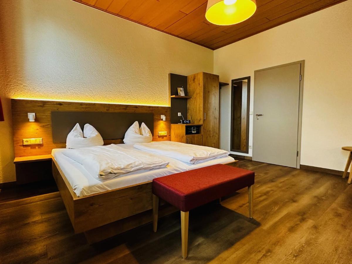 Hotel Und Wirtshaus Loewen 里拉辛根-沃布林根 外观 照片