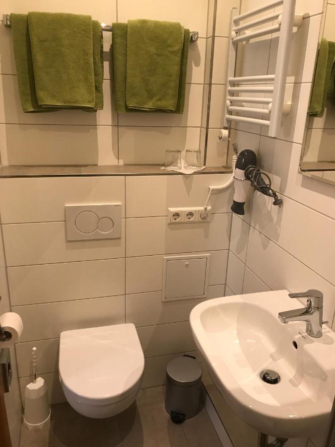 Hotel Und Wirtshaus Loewen 里拉辛根-沃布林根 外观 照片
